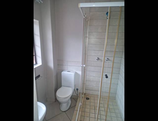 1 BEDROOM APARTMENT FOR SALE IN KEMPTON PARK